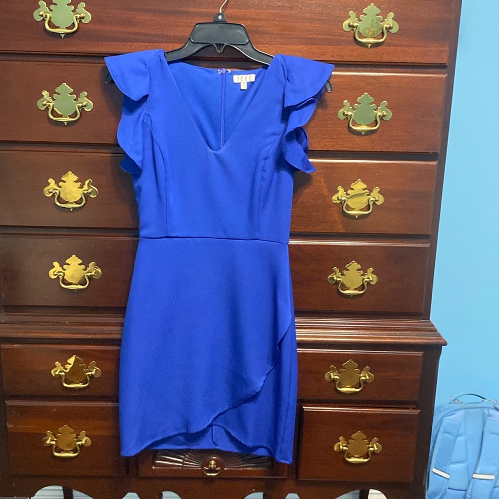 Blue dress with ruffled sleaves
